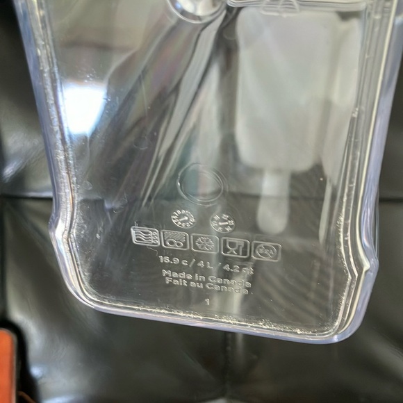 Locking 16 cup Food Storage Container Kitchen storage - Picture 3 of 13